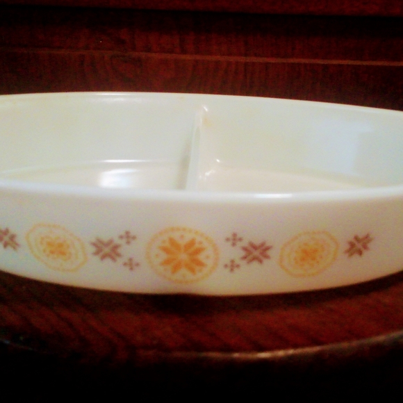 Pyrex Town and Country Casserole dish - Picture 2 of 3